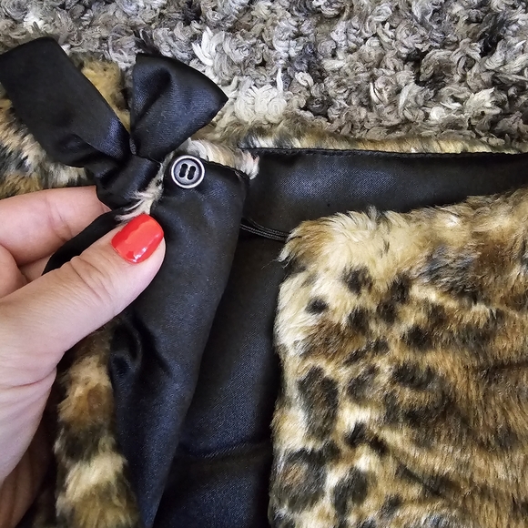 Girls Fancy Faux Fur Shoulder Cover Cape Shawl Fuzzy Crop Coat Size 2-4 Years - Picture 3 of 5